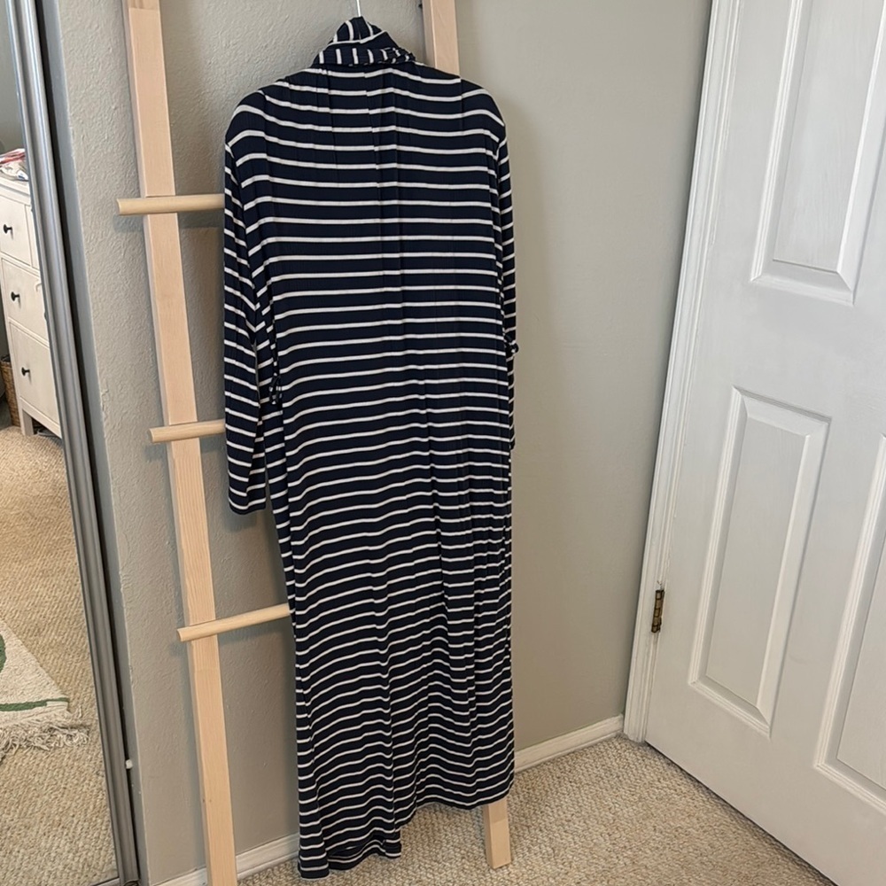 Old Navy White and Blue Tie Front Wrap Robe - Picture 3 of 3